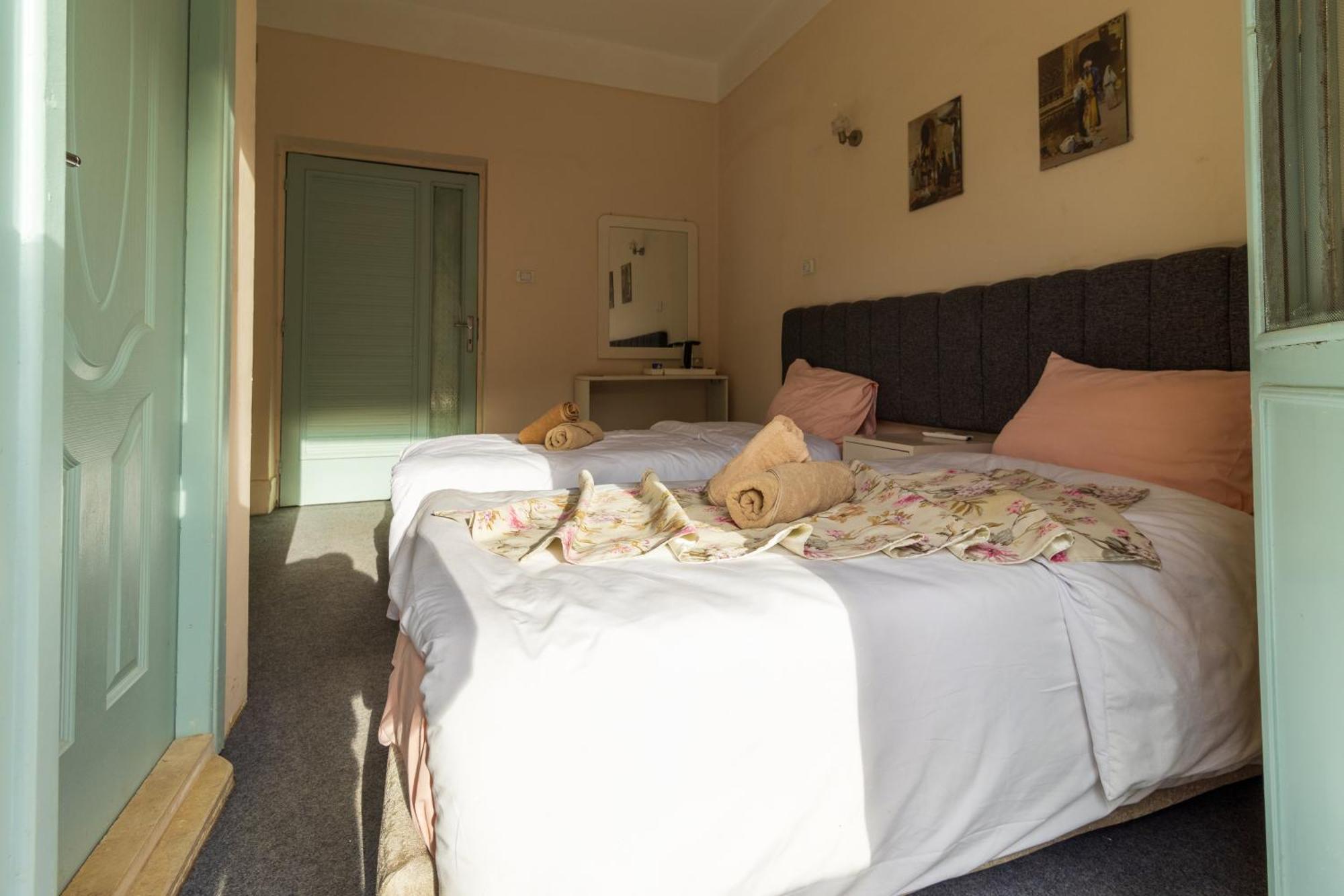 The Grand Pyramids View Hotel Kafret el-Gabal الغرفة الصورة